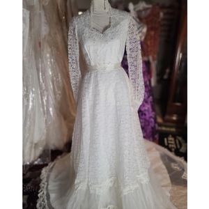 Vintage wedding dress